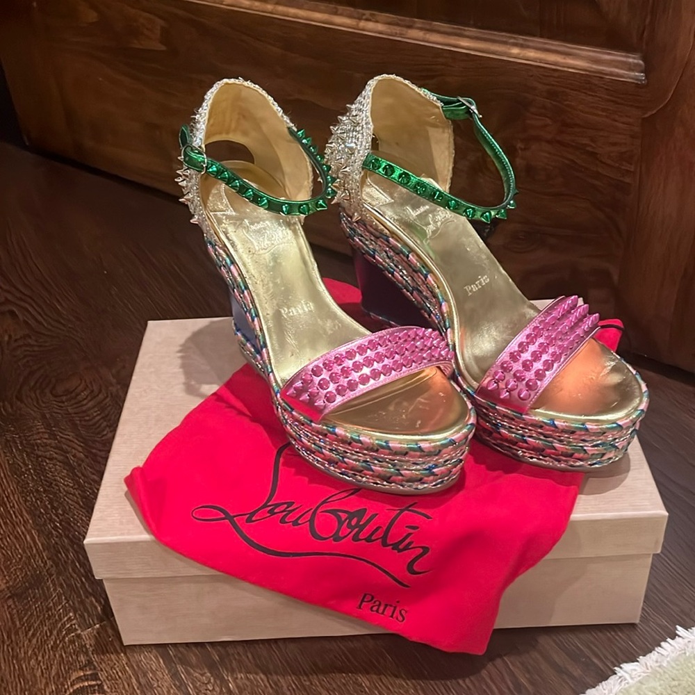 Louboutin wedges size 39 Excellent condition